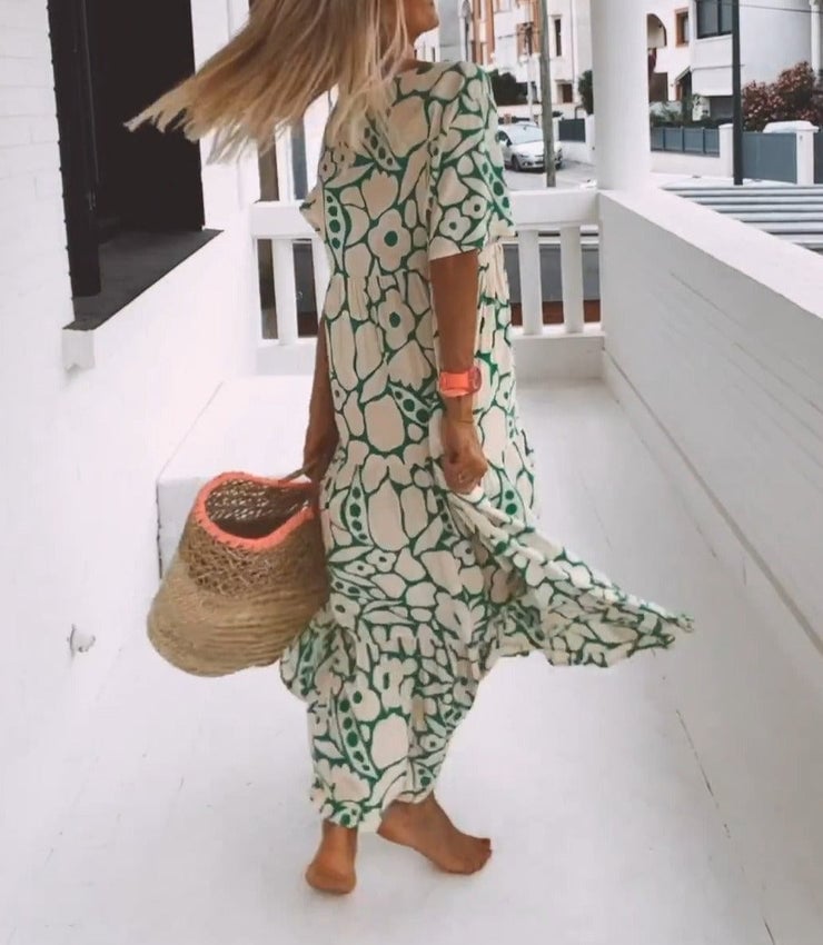 Juni | Ibiza Stil Klänning Med Bohemiskt Blomtryck