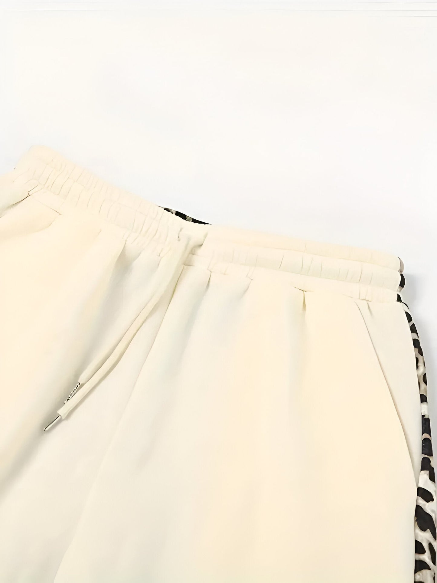 Rhea | Fleecefodrad fritidsbyxa med leopardmönstrat färgblock