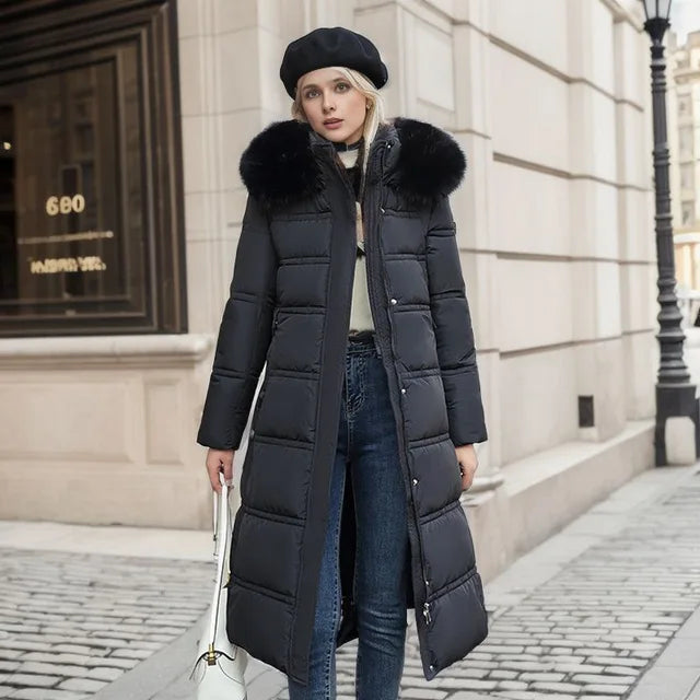 Lovisa | Elegant Lång Dunjacka med Fuskpälsluva