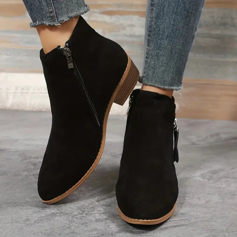 Cathy | Stilrena Mockaboots med Dragkedja och Klack