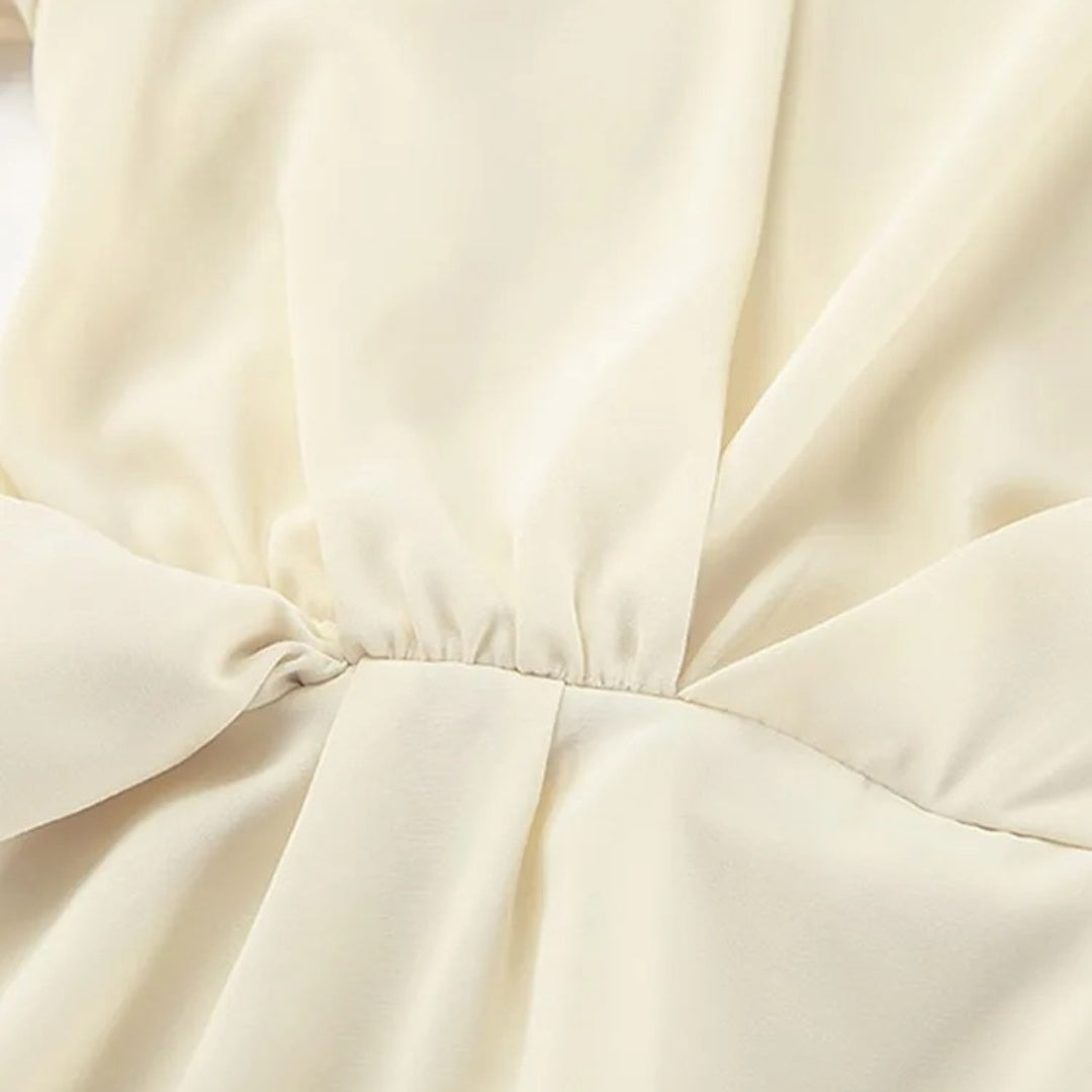 Criselmara | Vit Sidenblus Med Omlott-Design