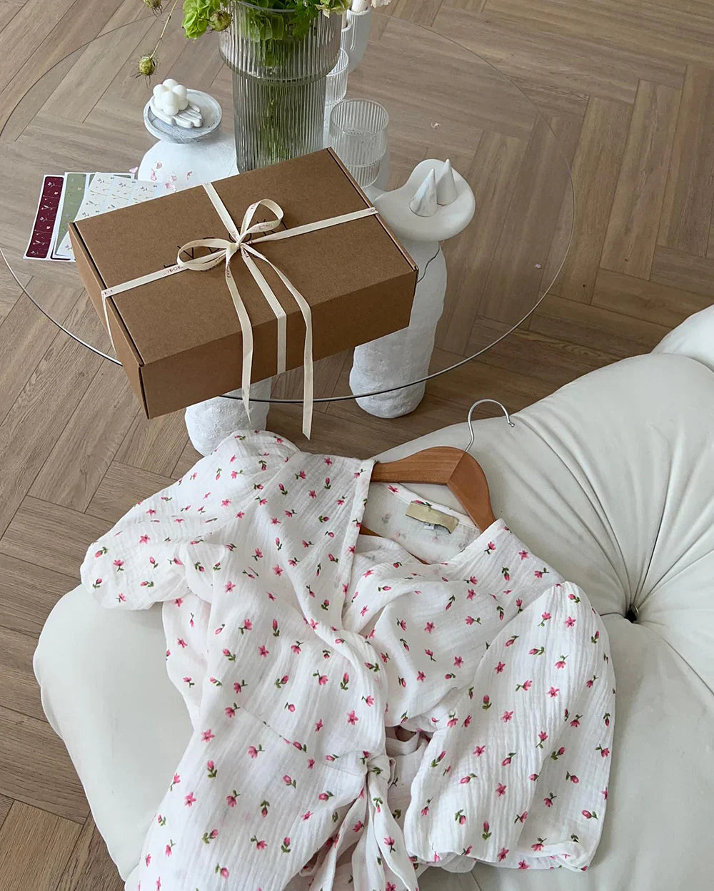 Mia - Blommig omlottklänning