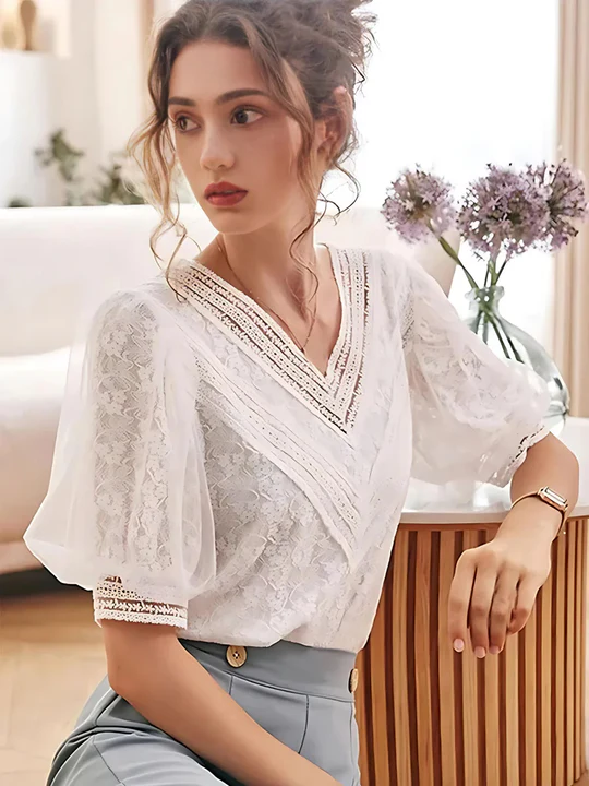 Mabel - Retro spetsblus med puffärmar