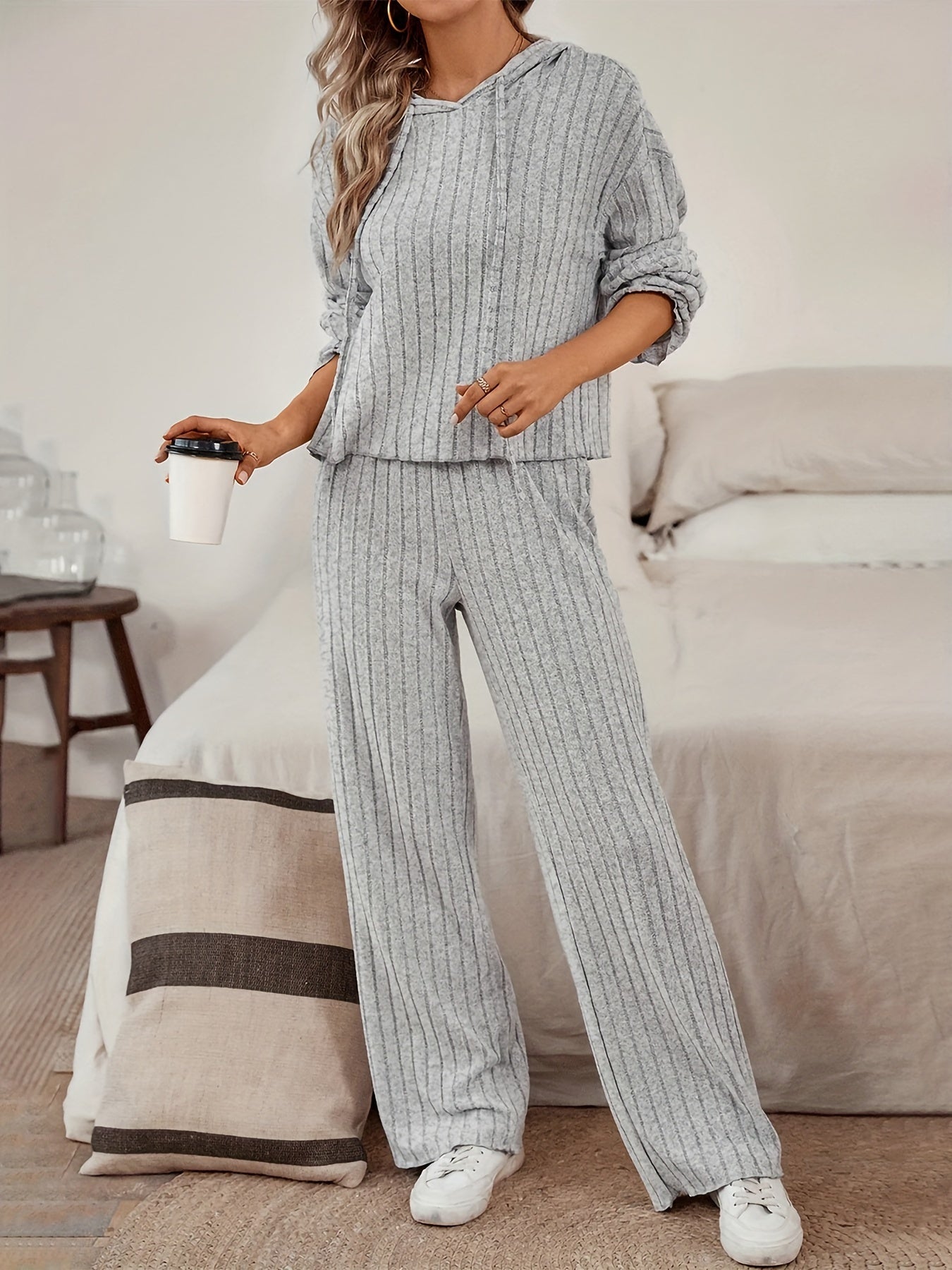 Chloe | Casual Stickad Hoodie & Raka Joggers