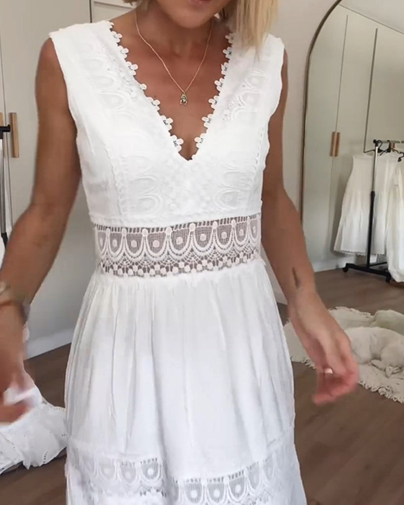 Aurélie | Elegant Sommarklänning I Spets Med V-Ringning