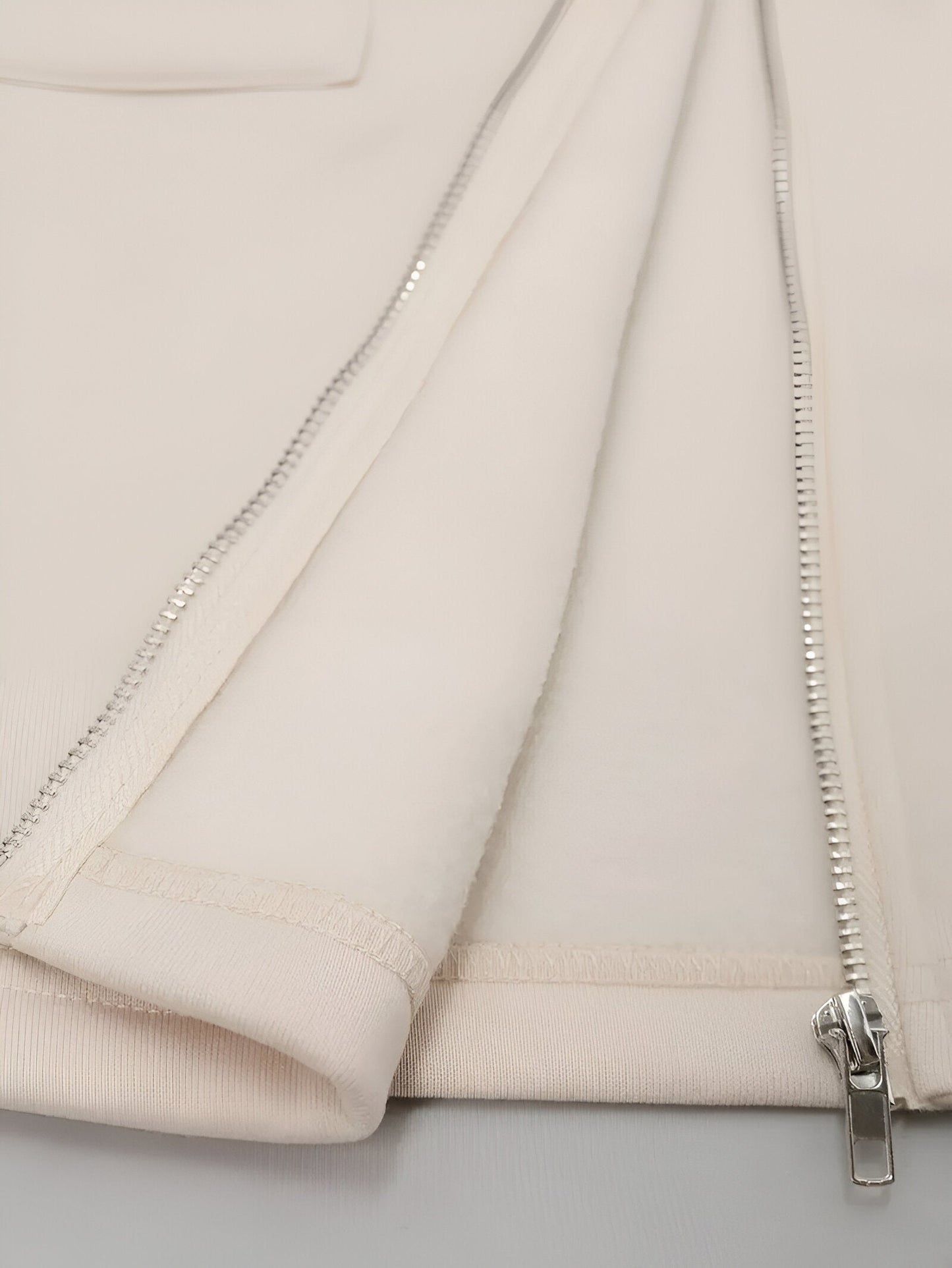 Carmen | Avslappnad huvjacka med dragkedja för höst och vinter