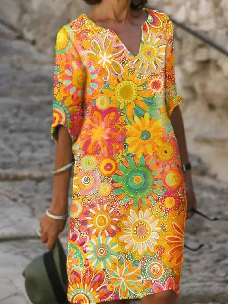 Quinn - Sommarklänning med blommigt mönster och V-ringning