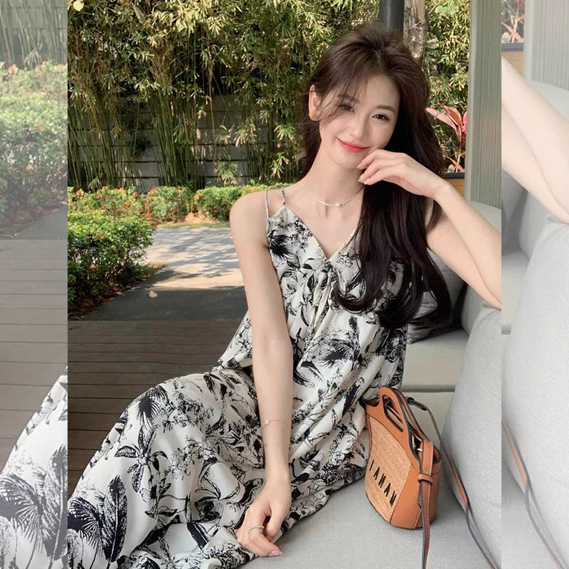 Lize - Blommig strandklänning med V-ringning