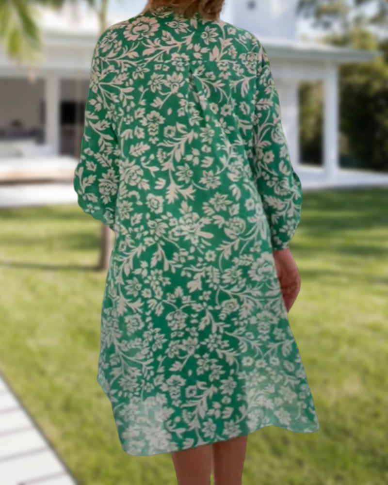 Viveka | Blommig Klänning Med V-Ringning