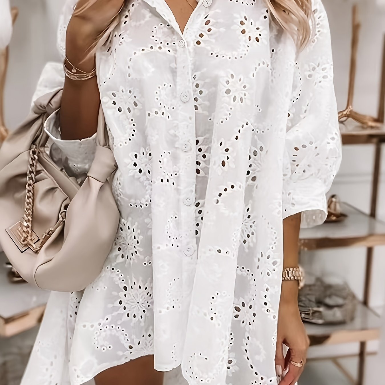 Selma | Broderad Blus med Spetskant