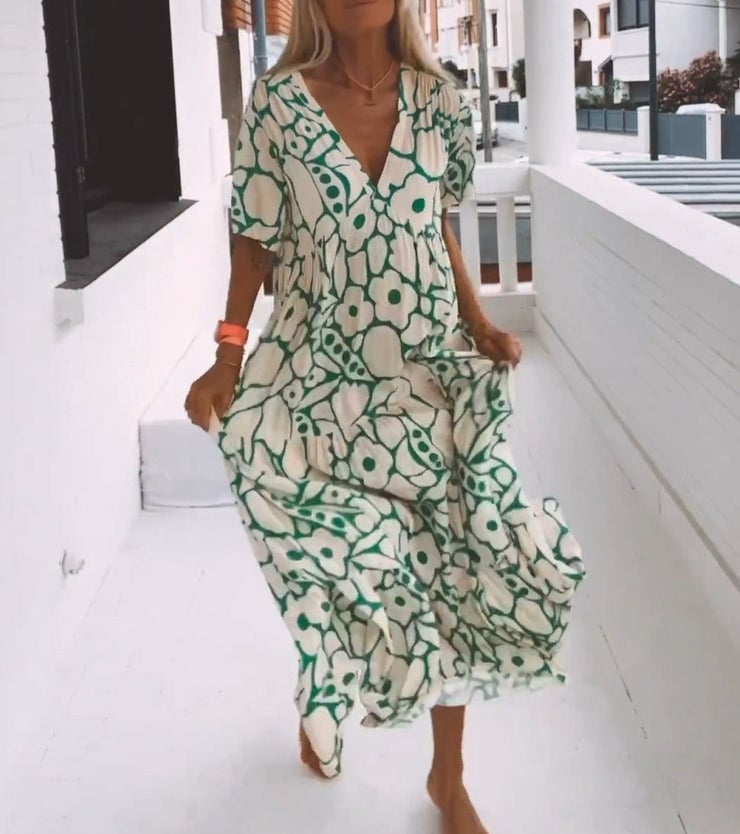 Juni | Ibiza Stil Klänning Med Bohemiskt Blomtryck