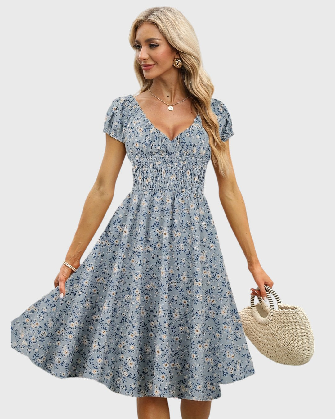 Bettina | Blommig midiklänning med puffärm och smickrande v-ringning