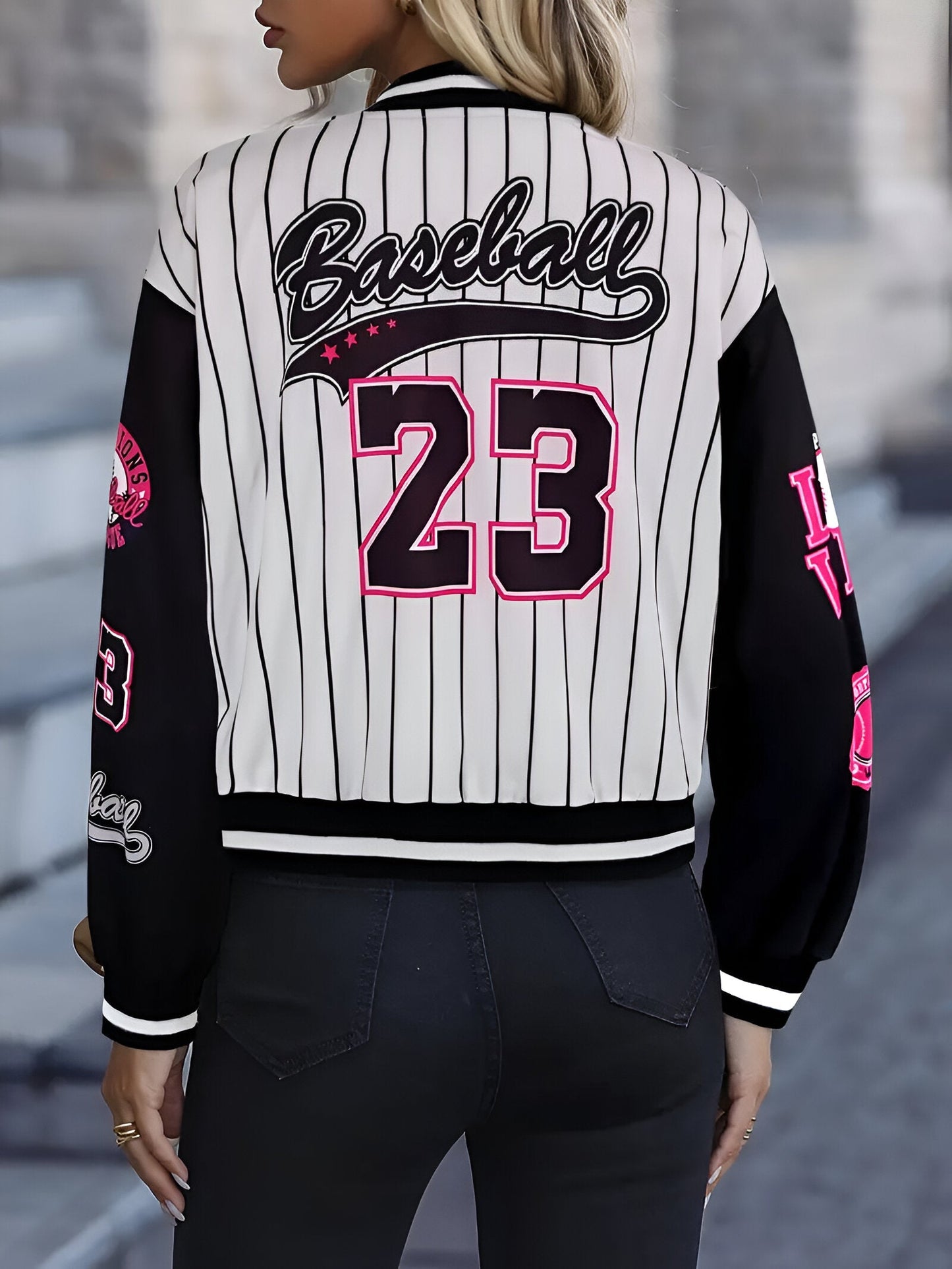 Lucinda | Damjacka med bokstavstryck och tryckknappar