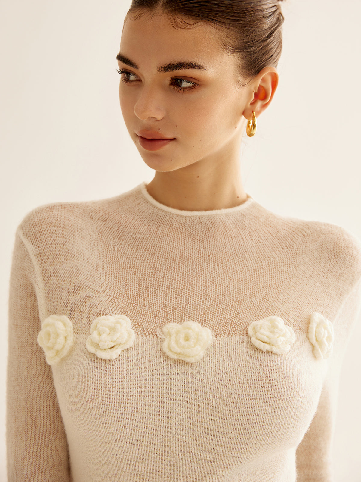Lilly | Stickad Topp med 3D-Blommönster