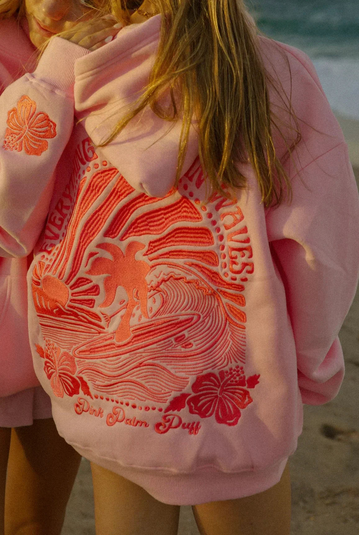 Lykke | Hoodie med tropisk grafik
