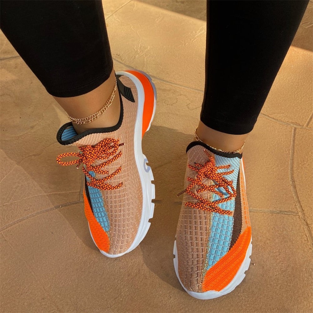 Carmen | Andningsbara Flerfärgade Sneakers med Färgglada Skosnören