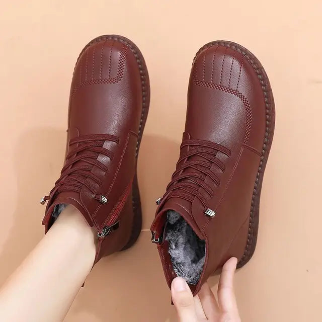 Cheryl | Eleganta Platta Veganska Läderstövlar Med Hjärtmönster