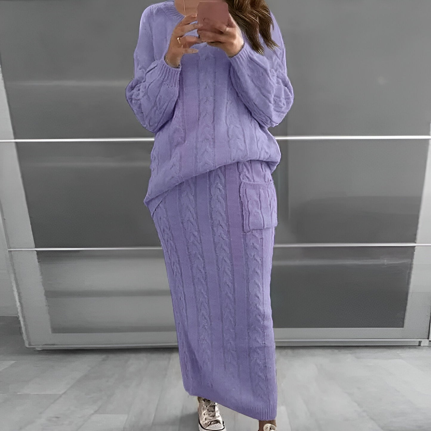 Liane |Mysig vinterstämning: stickad tröja och kjol (säsong 1)