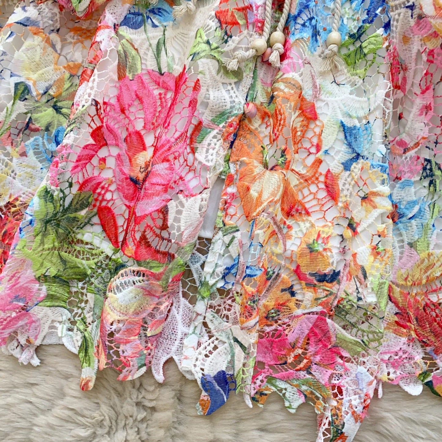 Fiorella | Blommig Miniklänning I Spets