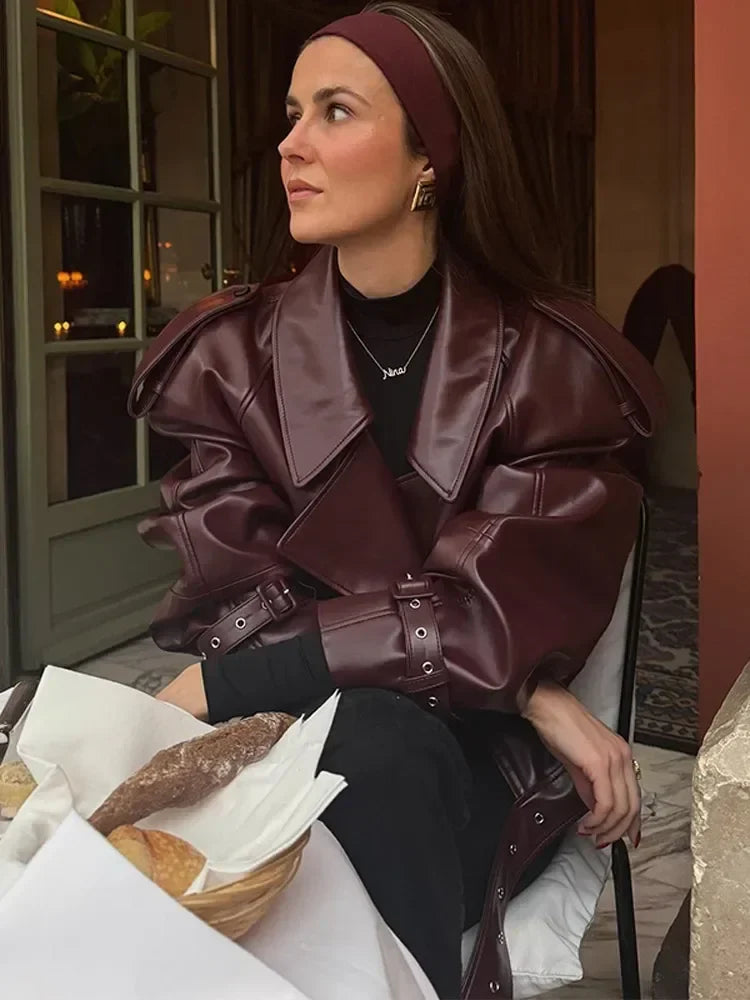 Emilia | Lyxigt & Trendigt Läderjacka för En Elegant Look