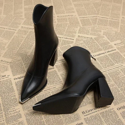 Lena | Eleganta Ankelboots med Metalltopp