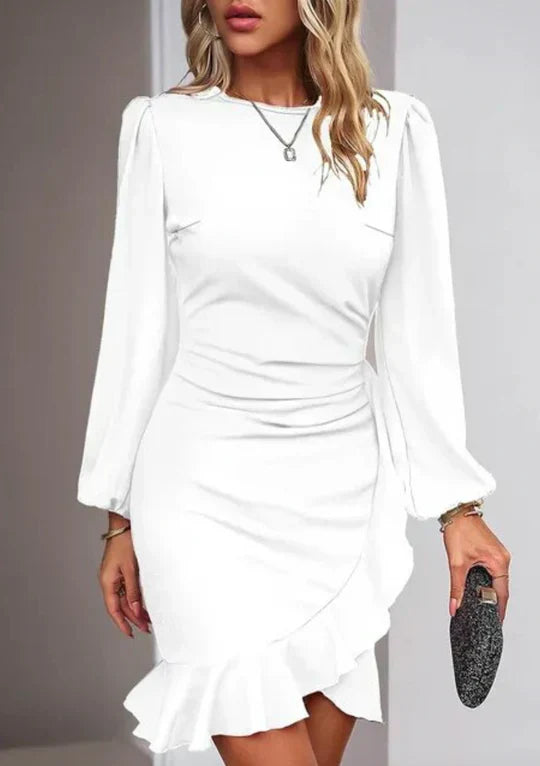 Trisha - Elegant, sexig klänning med volange
