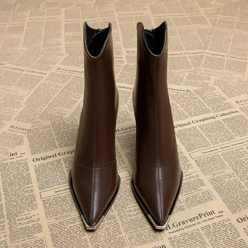 Lena | Eleganta Ankelboots med Metalltopp