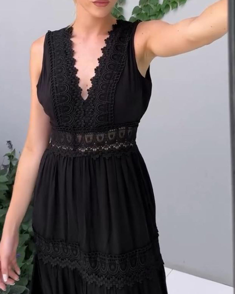 Aurélie | Elegant Sommarklänning I Spets Med V-Ringning