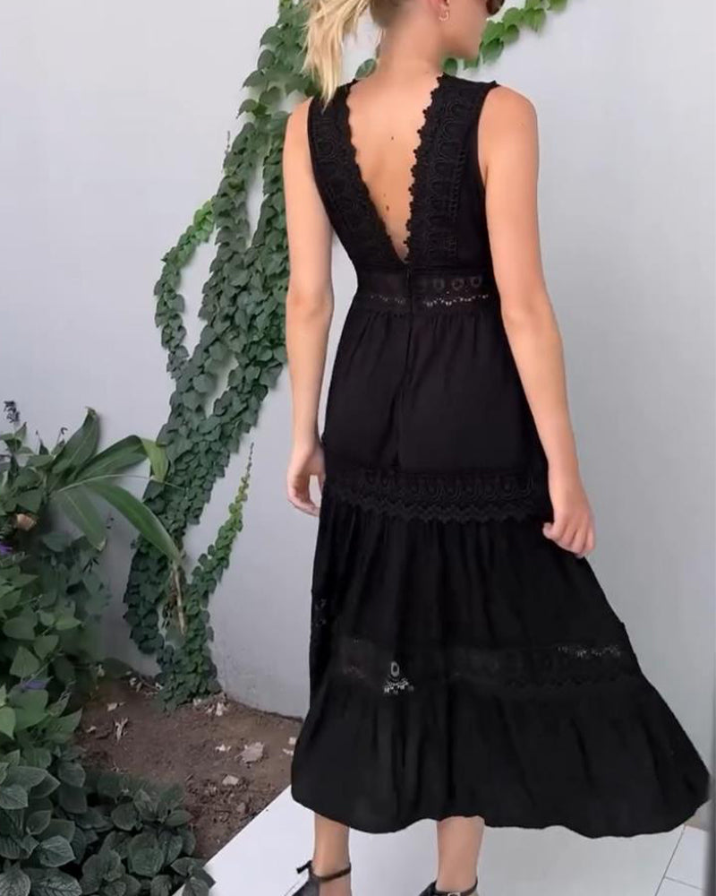 Aurélie | Elegant Sommarklänning I Spets Med V-Ringning