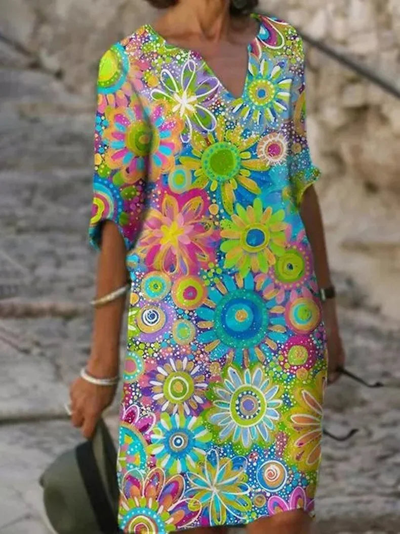 Quinn - Sommarklänning med blommigt mönster och V-ringning
