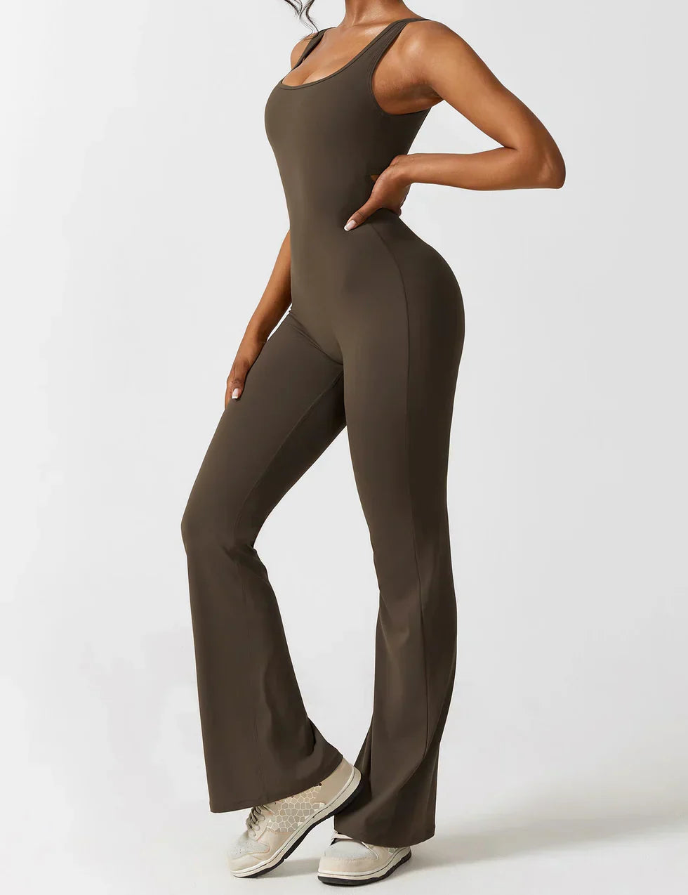 Elena | Flared Jumpsuit – Den Måste-Ha Jumpsuiten
