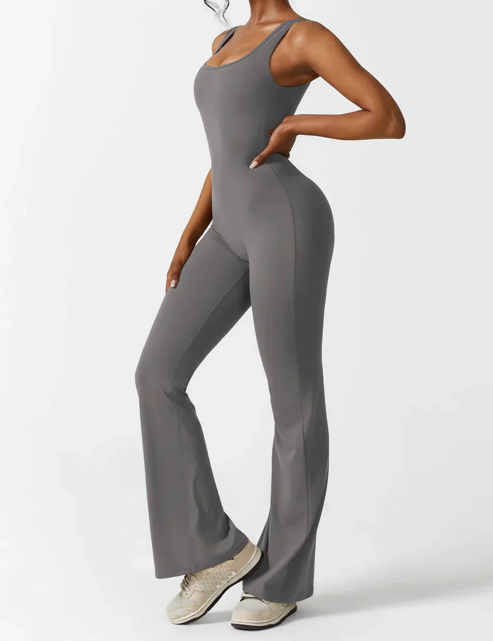 Elena | Flared Jumpsuit – Den Måste-Ha Jumpsuiten