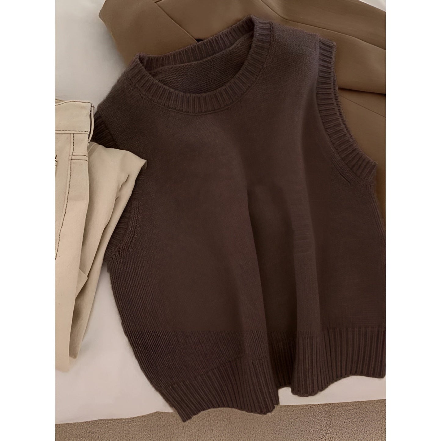 Astrid | Trendig Stickad Väst med Modern Touch