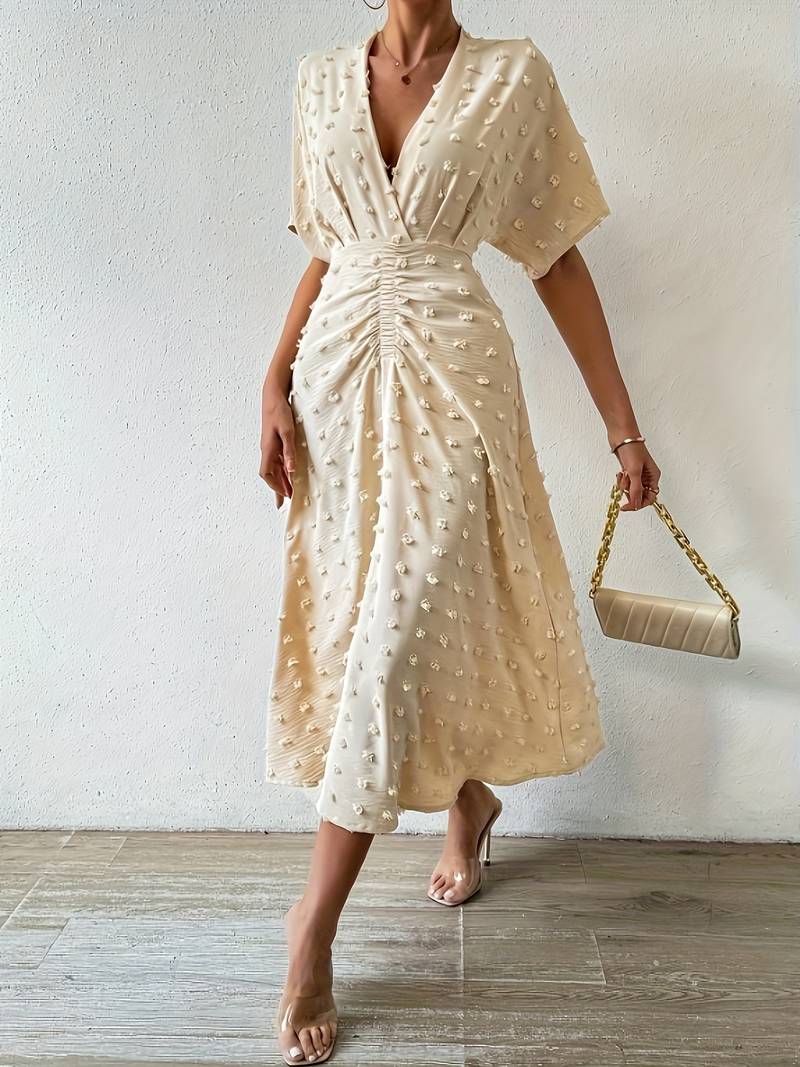 Maria | Elegant beige klänning med smickrande siluett