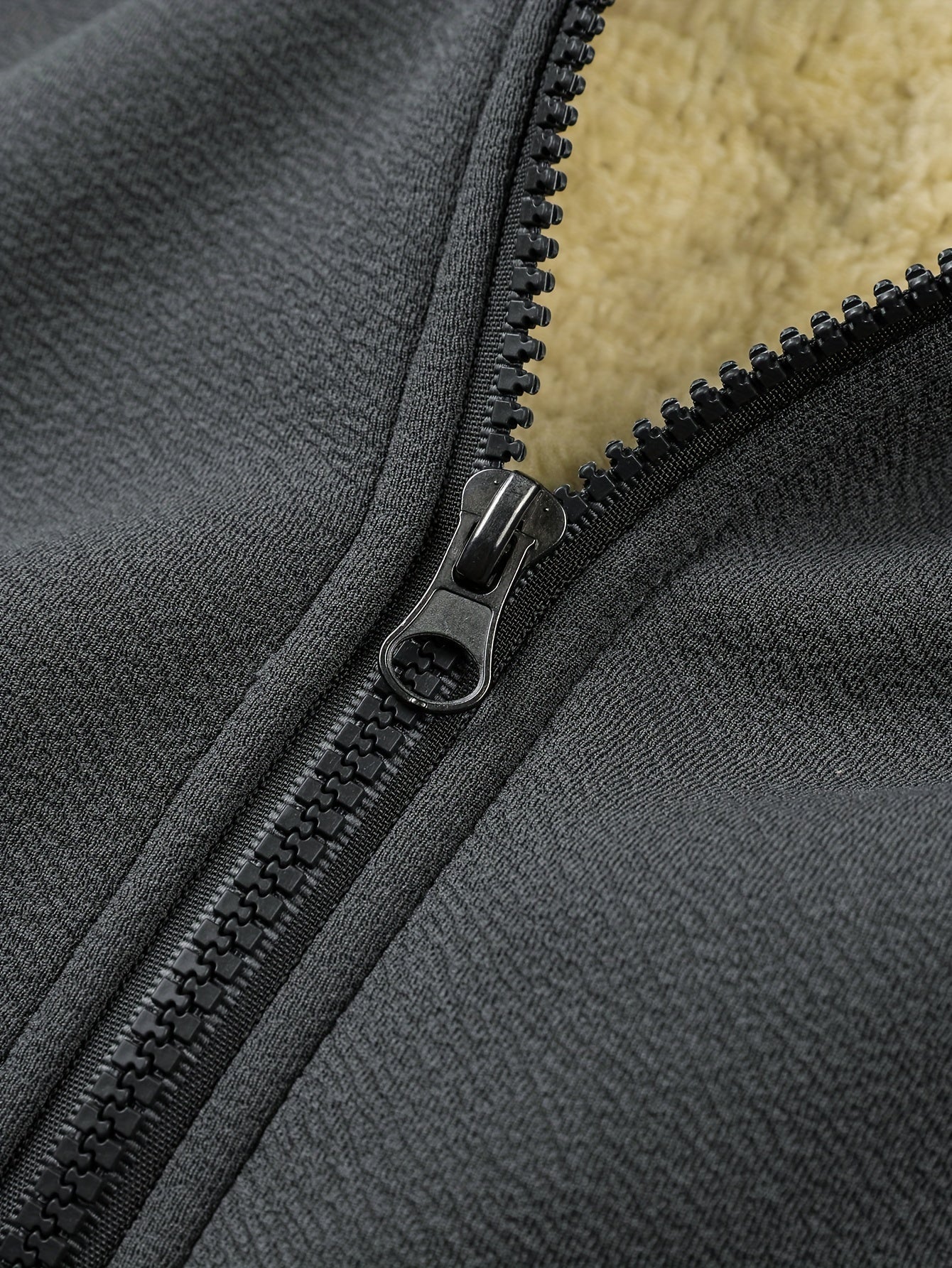 Clint | Randig joggingdräkt med ståkrage och dragkedja