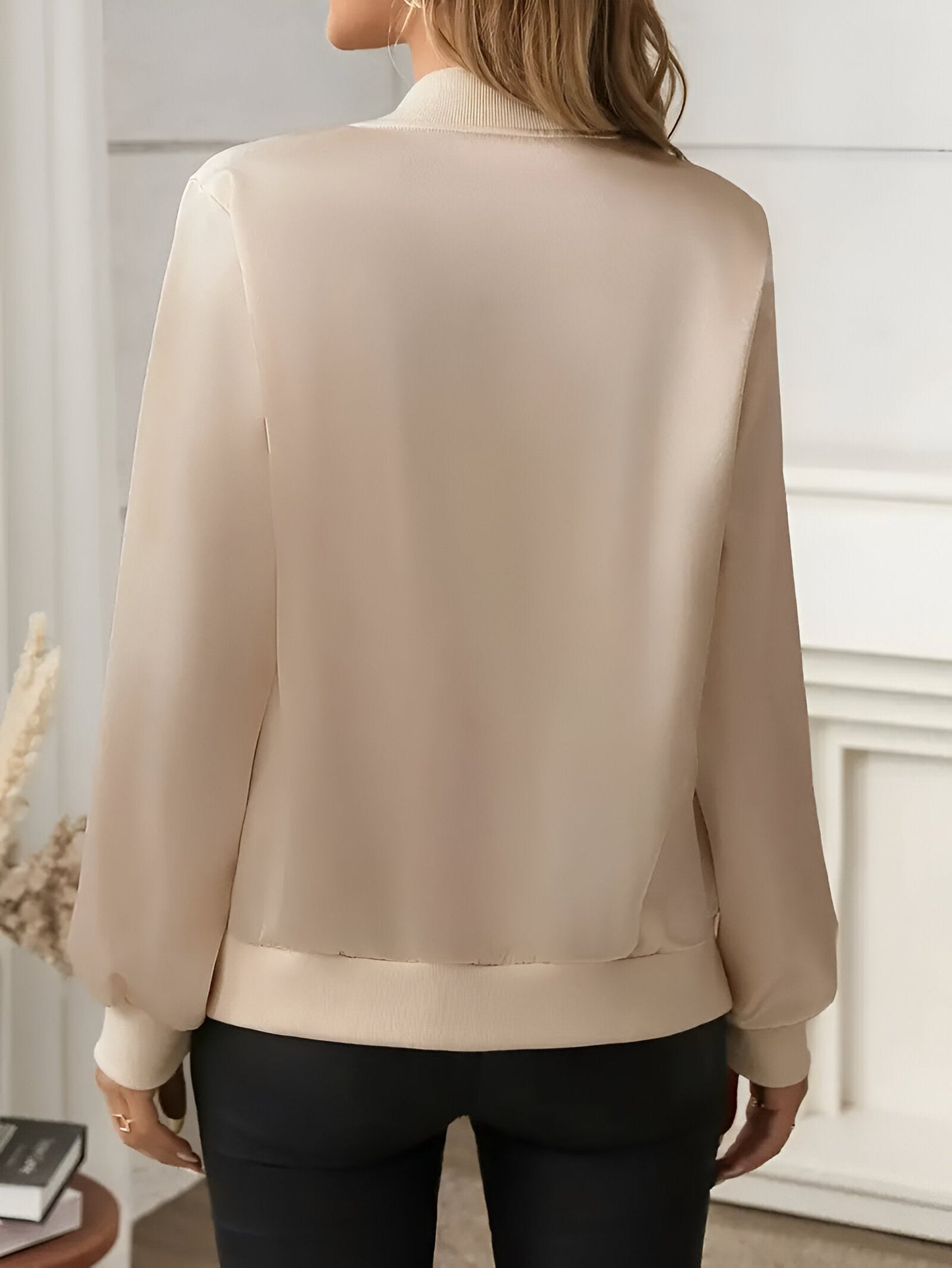 Rosi | Avslappnad jacka med dragkedja och basebollkrage