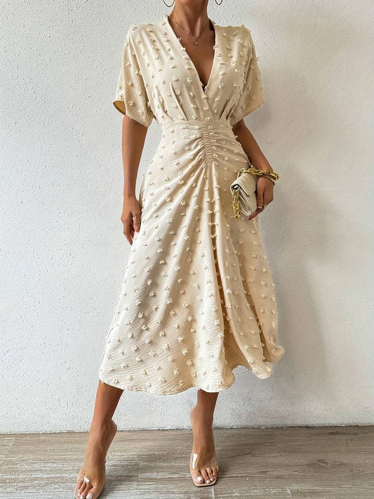 Maria | Elegant beige klänning med smickrande siluett