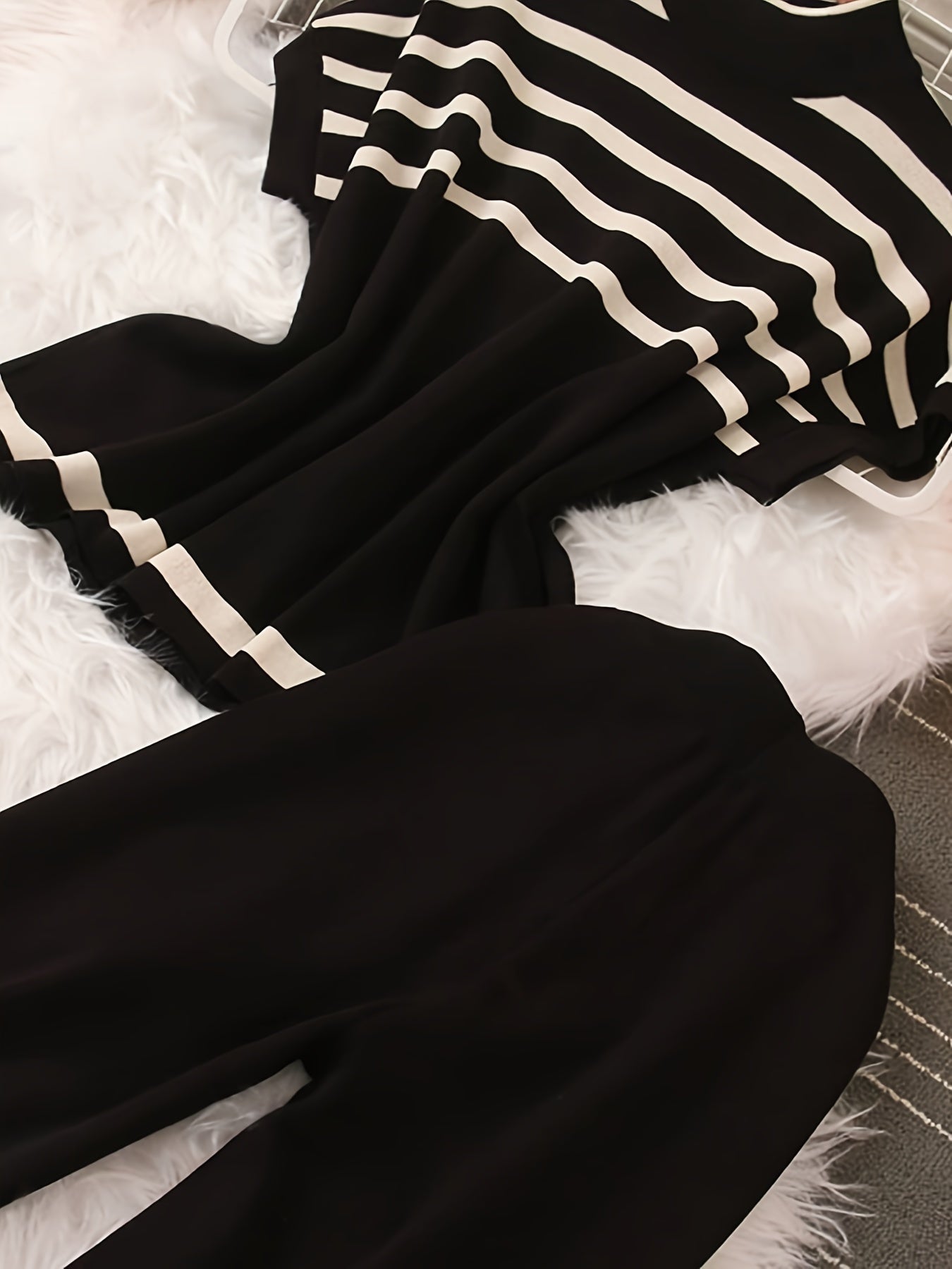 Nora | Retro randig byxdress med mockhals och outfit-set