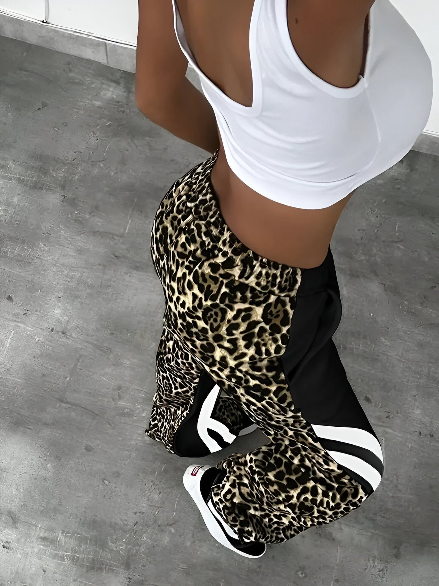 Rhea | Fleecefodrad fritidsbyxa med leopardmönstrat färgblock
