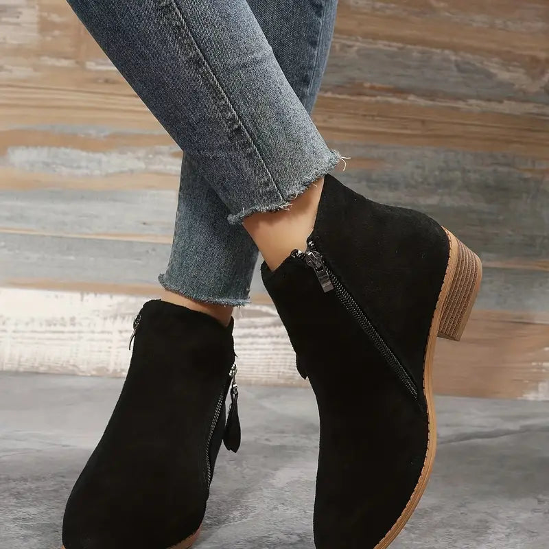 Cathy | Stilrena Mockaboots med Dragkedja och Klack