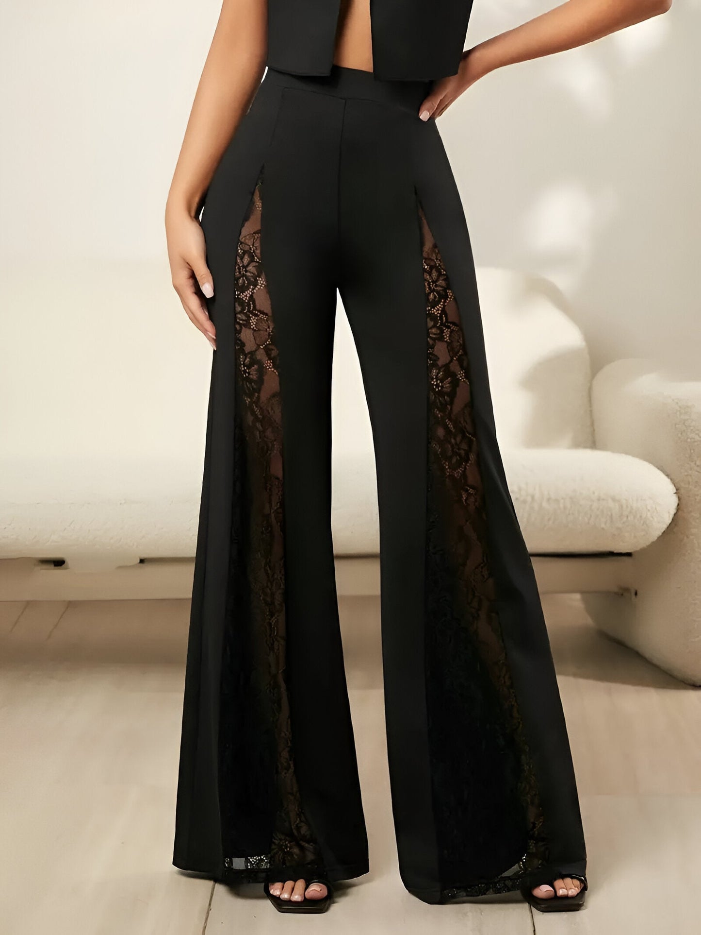 Karla | Eleganta flare-jeans med spetsapplikationer