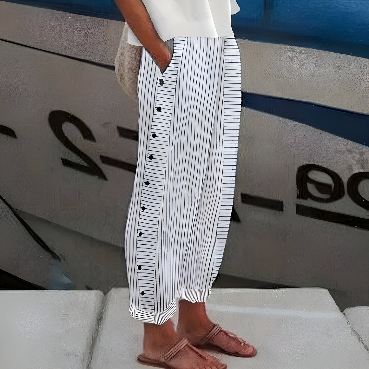 Monica | Lätta Linnebyxor För Sommarens Alla Dagar