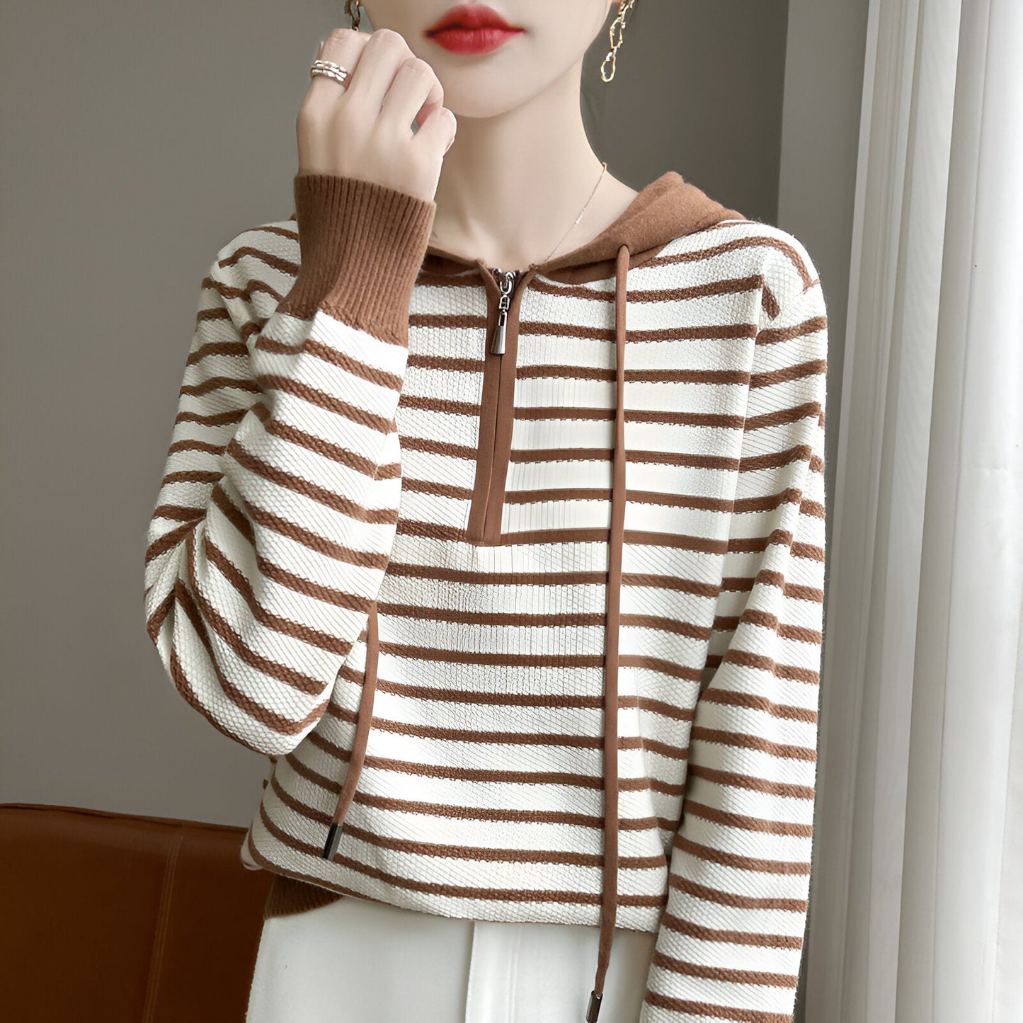 Annika | Mysig och chic randig stickad cape-tröja