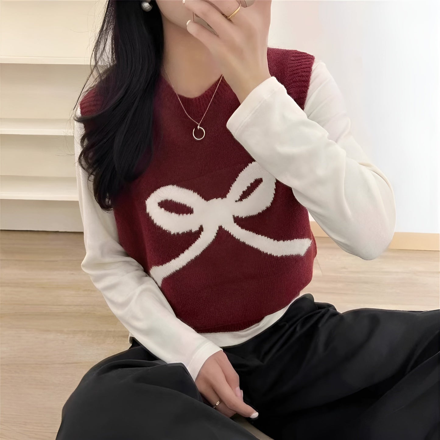 Lilly | Söt Stickad Väst med Rosettdetalj