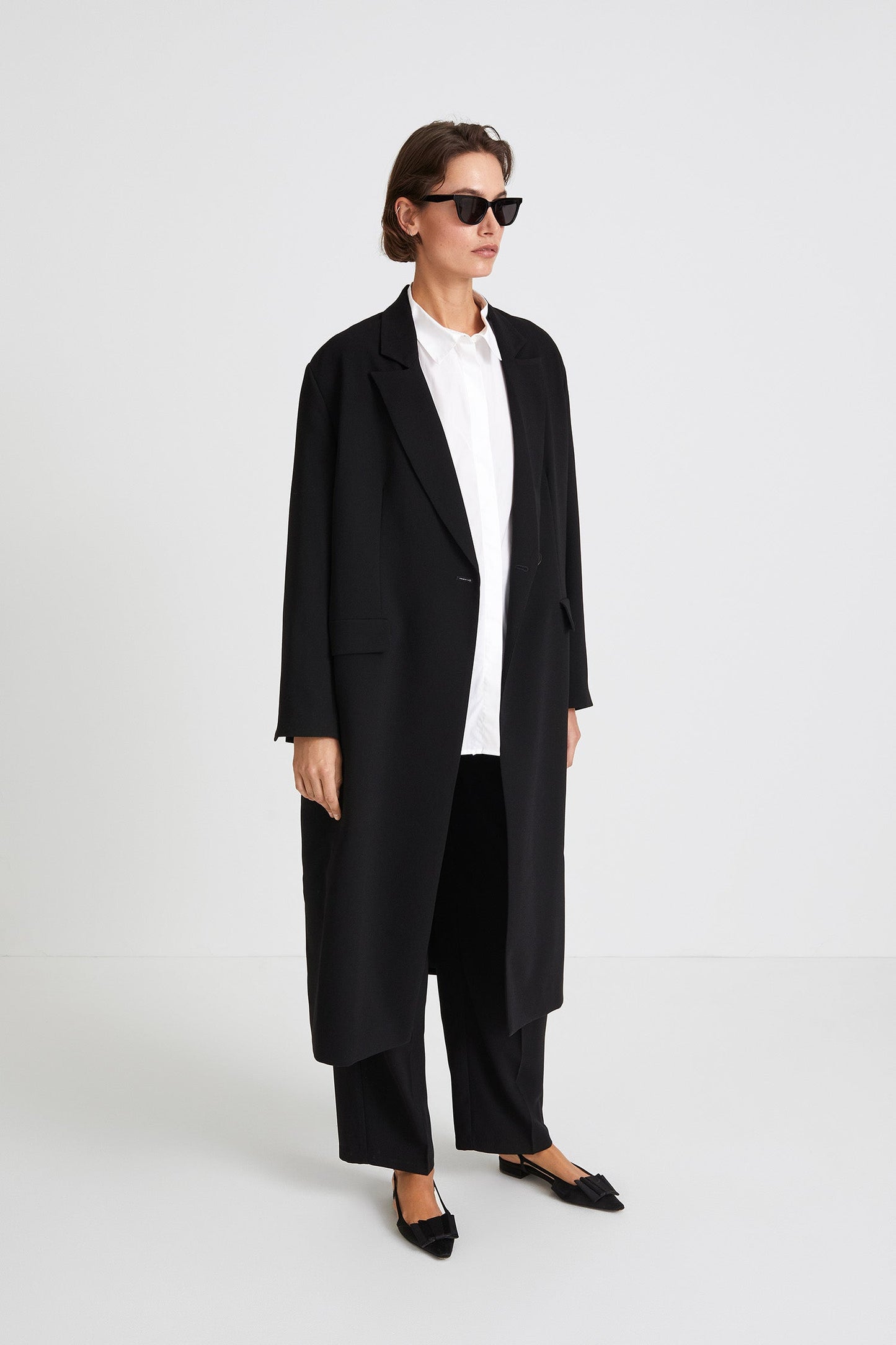 Saga | Elegant Dubbelknäppt Kappa i Lyxig Crepe