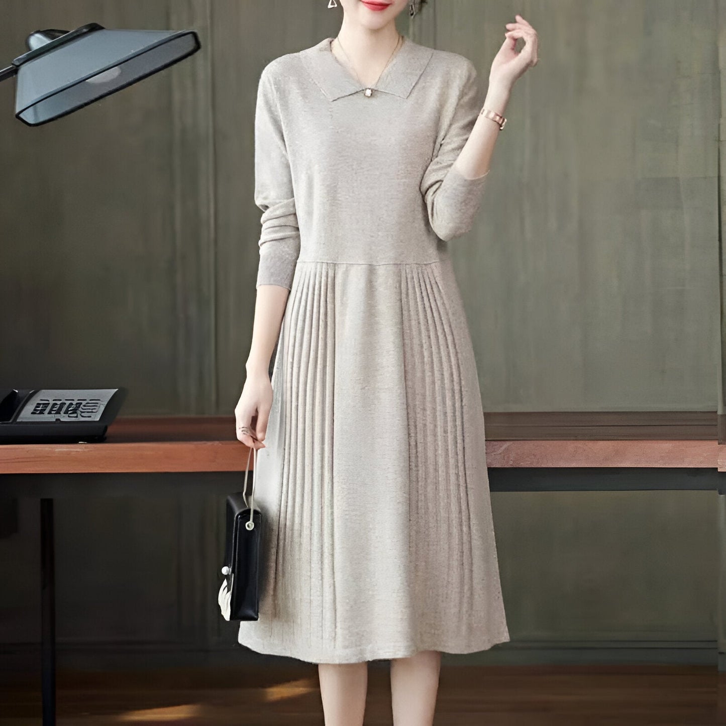 Elfriede | Enkel elegans i en stickad maxiklänning