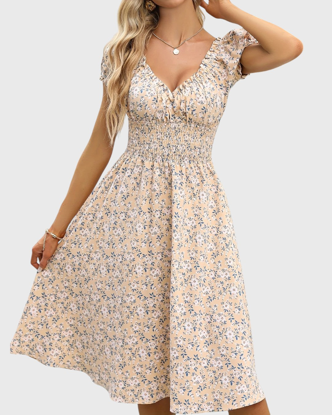 Bettina | Blommig midiklänning med puffärm och smickrande v-ringning