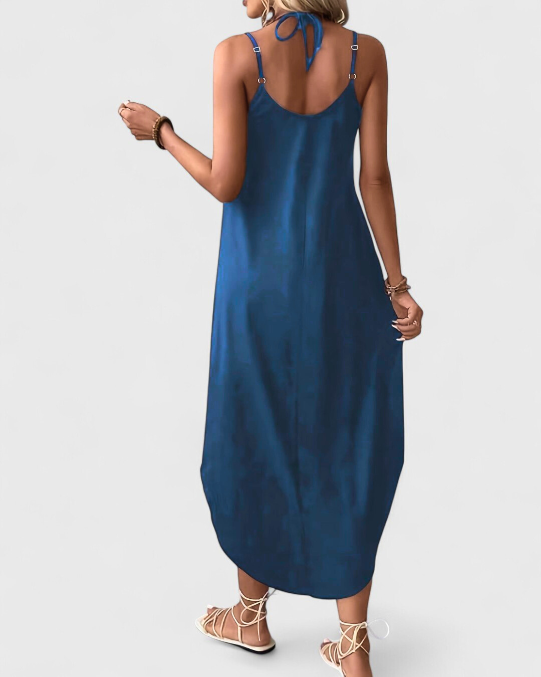 Alva | Lång Flödande Sommarklänning med Smala Axelband