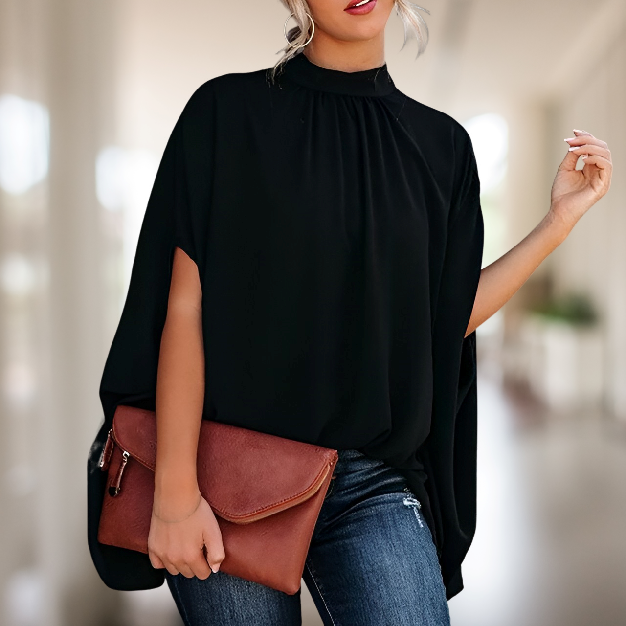Malin | Chic Blus med Abstrakt Mönster för en Modern Look