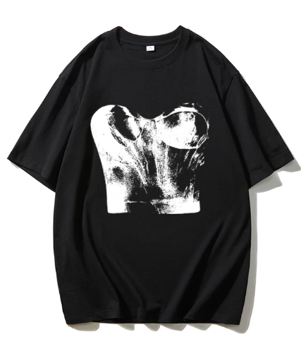 Britta - Hirsionsan Harajuku T-shirt med grafiskt tryc